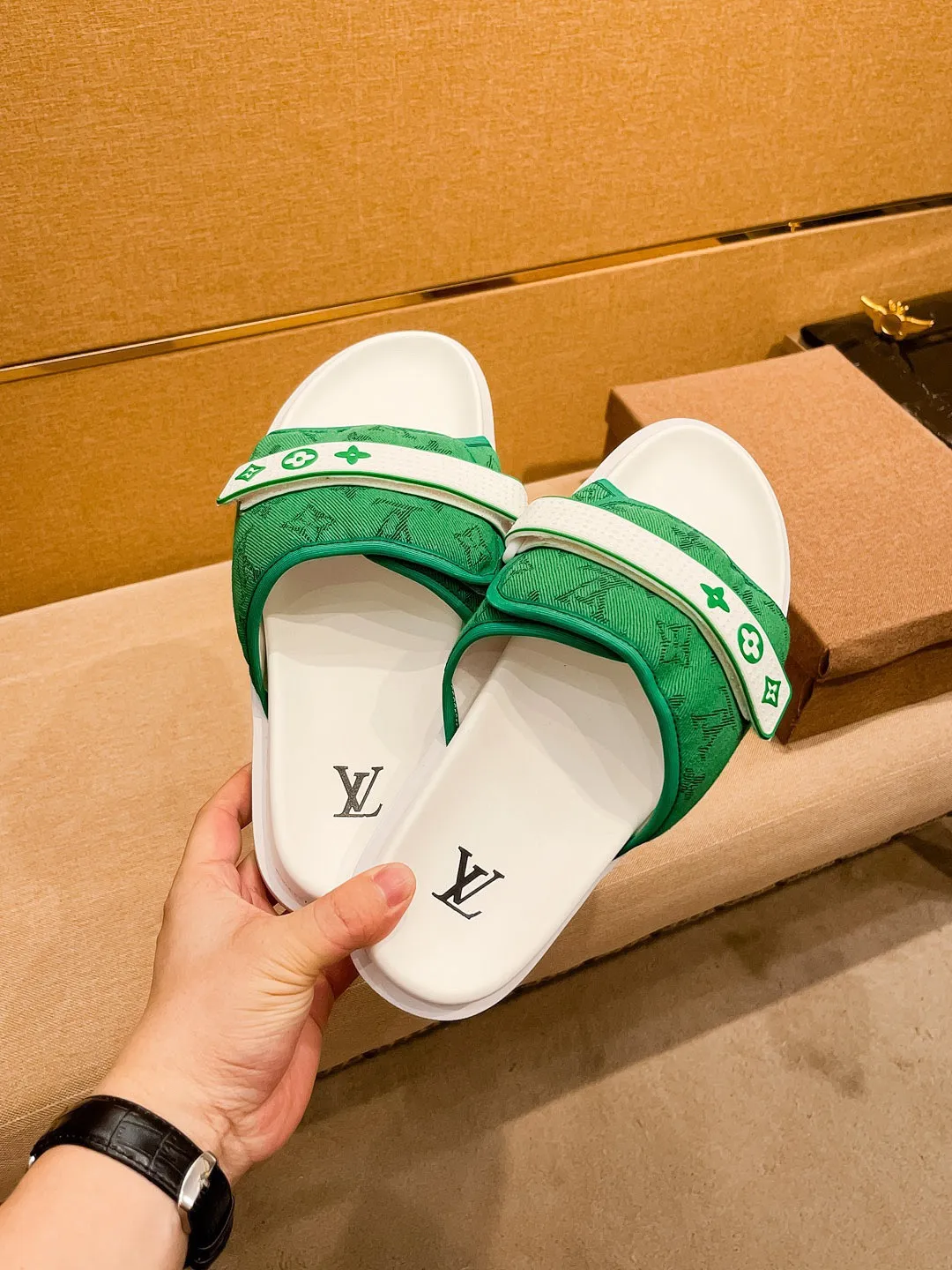 Men's men's shoes 💰 320💰 New model on the market 🔥[LV🔥 Louis Vuitton slippers] High-end 1:1 mold customization, original upgraded version of the outsole, lighter and non-slip. The top quality in the market, fashion focuses on trends, versatile and popular, simple yet tasteful, a must-have for fashionistas, exuding a fashionable and casual atmosphere, fashion is at your feet, full of confidence, the same style at the counter👍The season of spring and summer slippers is here, they are super beautiful to wear, 38-44 3⃣️colors available🔥